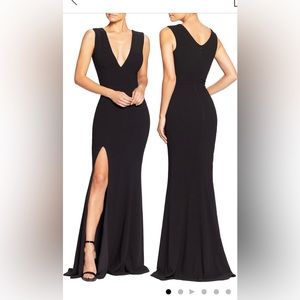 NEW WITH TAGS Dress The Population Sandra Plunge Crepe Trumpet Gown in Black